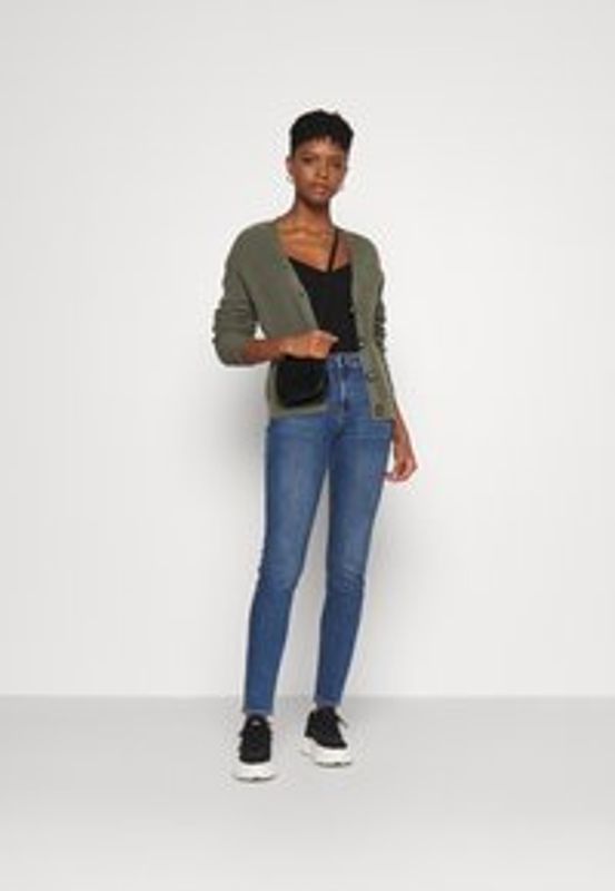 Lee Scarlett High Mid Worn Martha