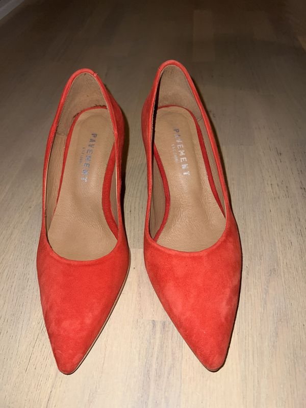Nubia Red Sued 