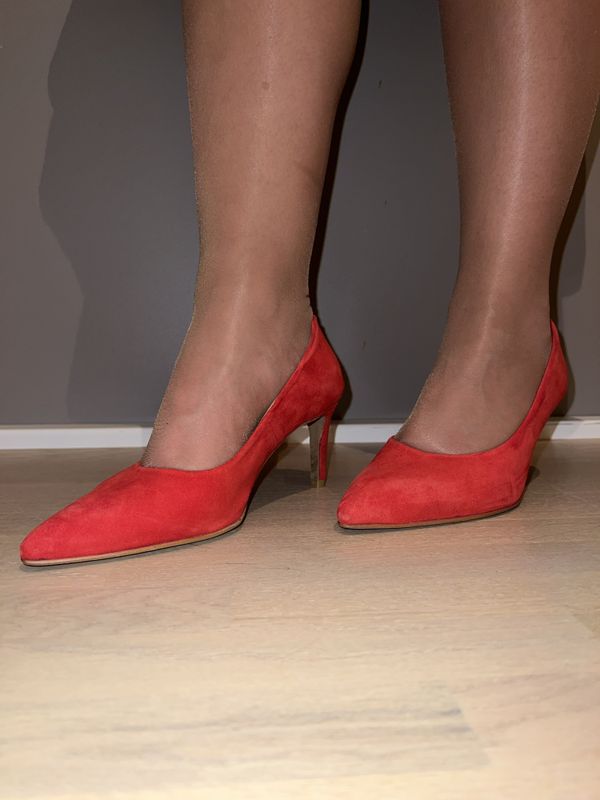 Nubia Red Sued 